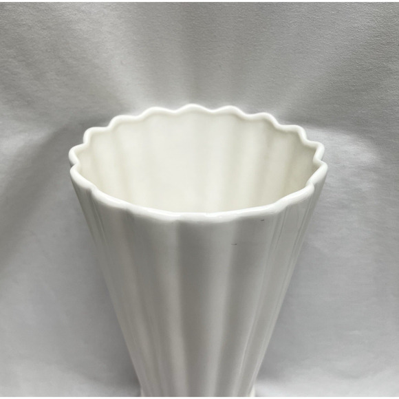 Villeroy & Boch Summer Flowers Footed Ivory Fluted Ceramic Vase 10" HTF - Picture 2 of 10